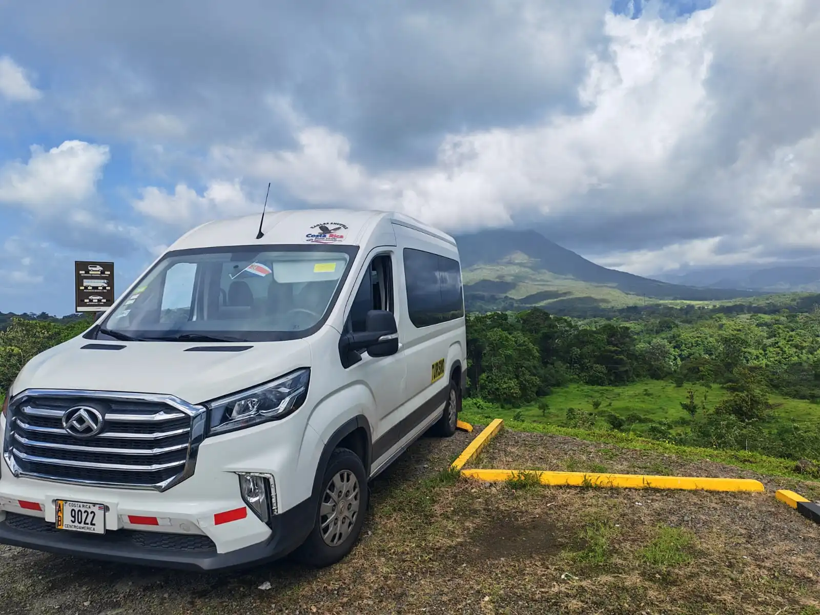 Buseta Eagles Shuttle en el Volcán Arenal, Costa Rica